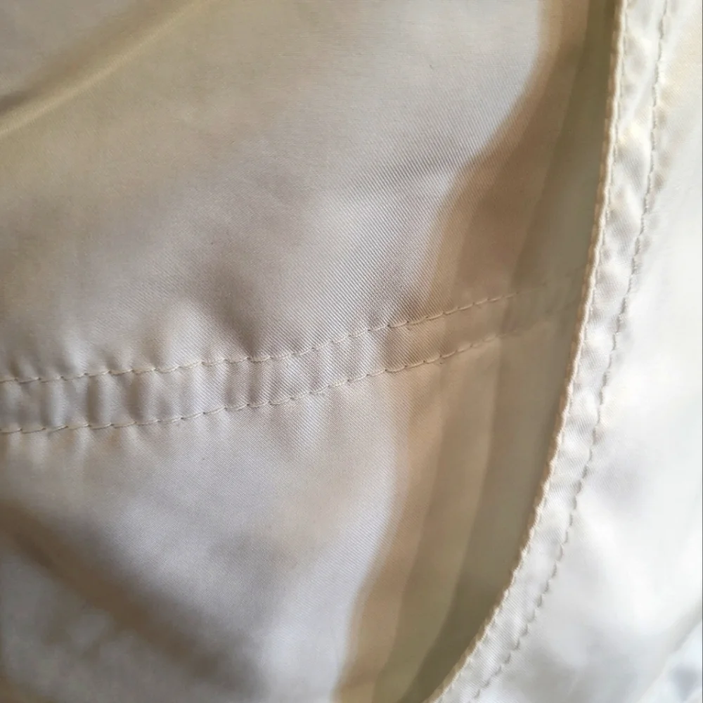 B15. Patagonia Women's Reversible White Hooded Vest - Size Small - Picture 5 of 11